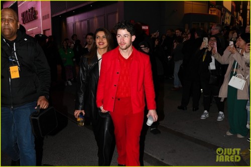 jonas-brothers-wives-leave-theater-09.jpg